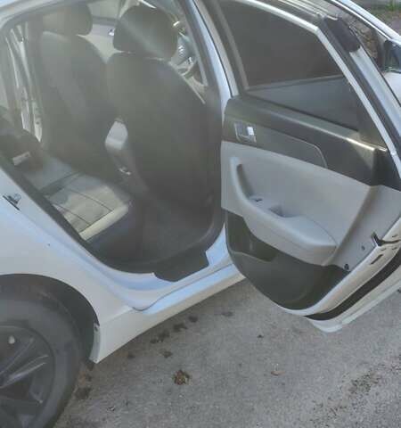 Білий Хендай Соната, об'ємом двигуна 2.36 л та пробігом 220 тис. км за 8100 $, фото 19 на Automoto.ua