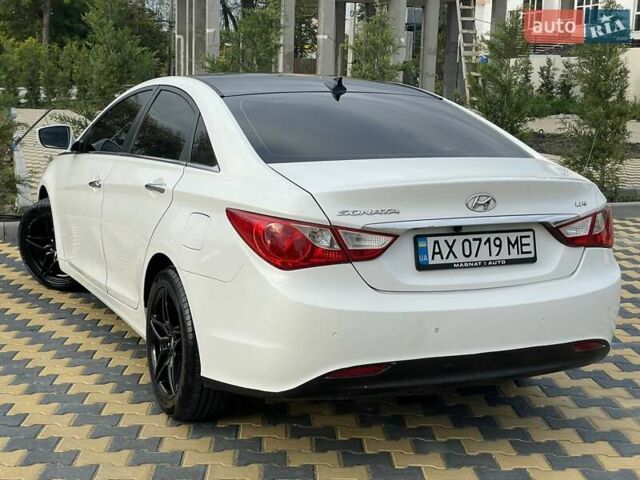 Білий Хендай Соната, об'ємом двигуна 2 л та пробігом 230 тис. км за 7500 $, фото 33 на Automoto.ua