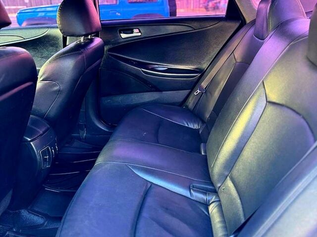 Белый Хендай Соната, объемом двигателя 2 л и пробегом 330 тыс. км за 6200 $, фото 6 на Automoto.ua