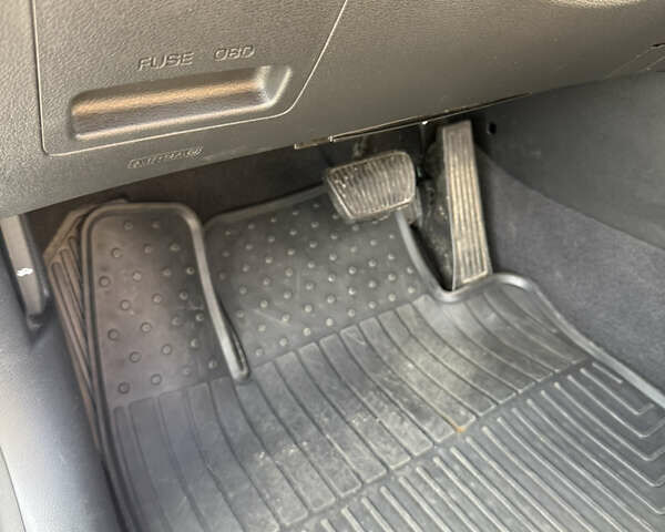 Білий Хендай Соната, об'ємом двигуна 2.36 л та пробігом 132 тис. км за 12000 $, фото 15 на Automoto.ua