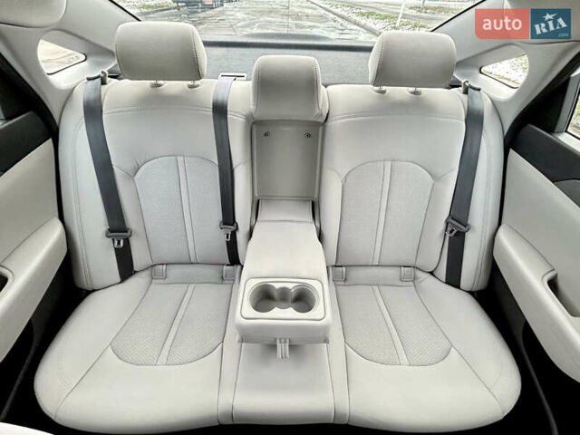 Белый Хендай Соната, объемом двигателя 2.4 л и пробегом 119 тыс. км за 10500 $, фото 10 на Automoto.ua