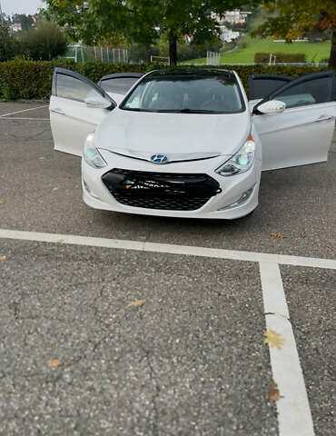 Білий Хендай Соната, об'ємом двигуна 2.36 л та пробігом 138 тис. км за 11000 $, фото 1 на Automoto.ua