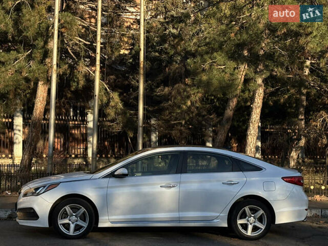 Белый Хендай Соната, объемом двигателя 2 л и пробегом 141 тыс. км за 11499 $, фото 3 на Automoto.ua