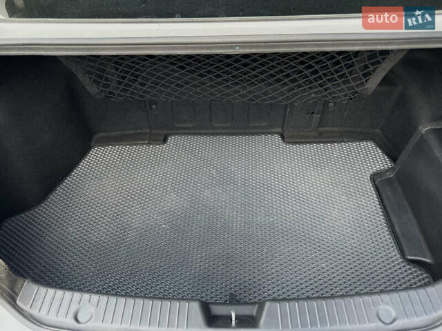 Білий Хендай Соната, об'ємом двигуна 2.36 л та пробігом 160 тис. км за 9950 $, фото 20 на Automoto.ua