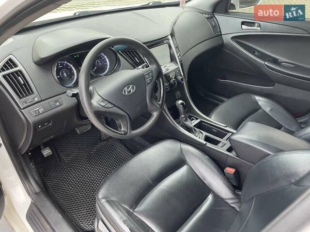 Білий Хендай Соната, об'ємом двигуна 2 л та пробігом 230 тис. км за 7500 $, фото 13 на Automoto.ua
