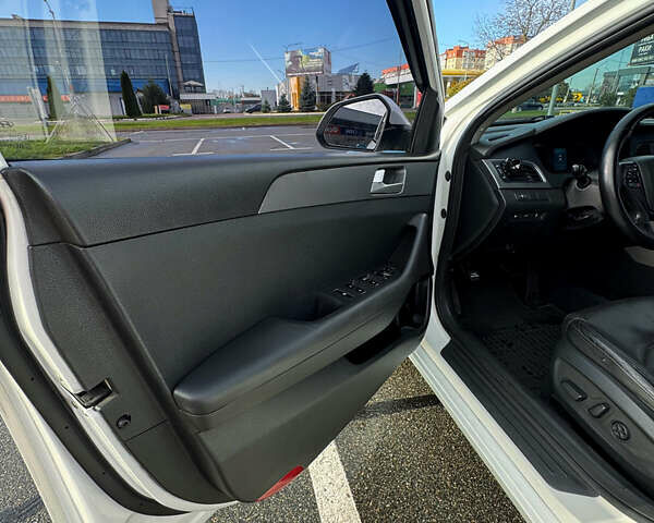 Білий Хендай Соната, об'ємом двигуна 2 л та пробігом 210 тис. км за 10200 $, фото 27 на Automoto.ua