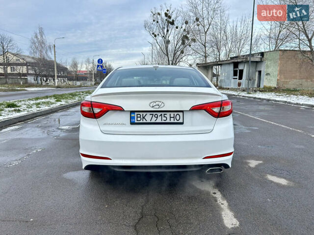 Белый Хендай Соната, объемом двигателя 2.4 л и пробегом 119 тыс. км за 10500 $, фото 6 на Automoto.ua