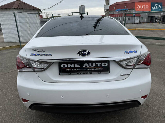 Білий Хендай Соната, об'ємом двигуна 2.36 л та пробігом 212 тис. км за 9990 $, фото 7 на Automoto.ua