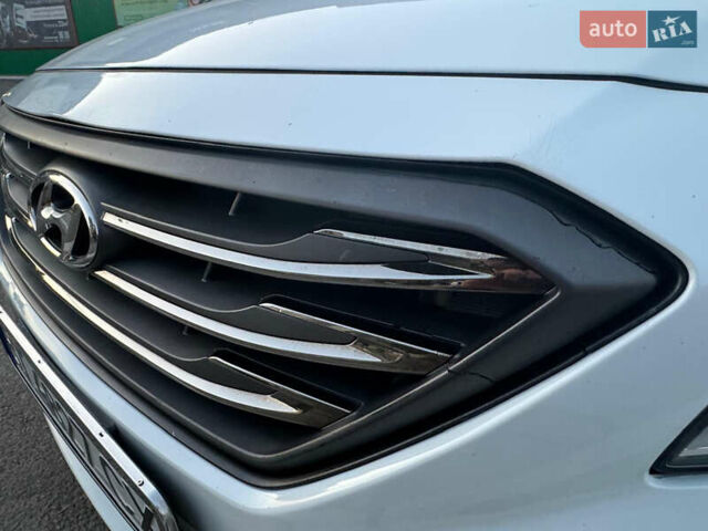 Білий Хендай Соната, об'ємом двигуна 2.4 л та пробігом 115 тис. км за 11000 $, фото 7 на Automoto.ua