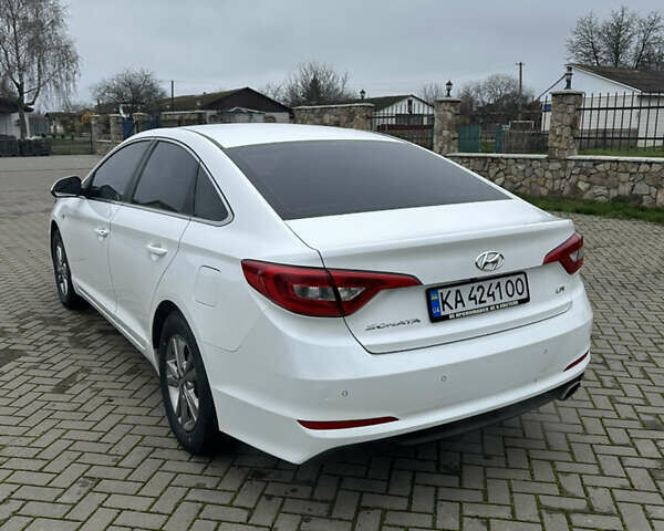 Белый Хендай Соната, объемом двигателя 2 л и пробегом 280 тыс. км за 9999 $, фото 4 на Automoto.ua