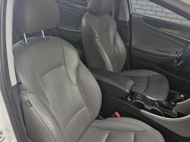 Білий Хендай Соната, об'ємом двигуна 2 л та пробігом 120 тис. км за 11600 $, фото 20 на Automoto.ua