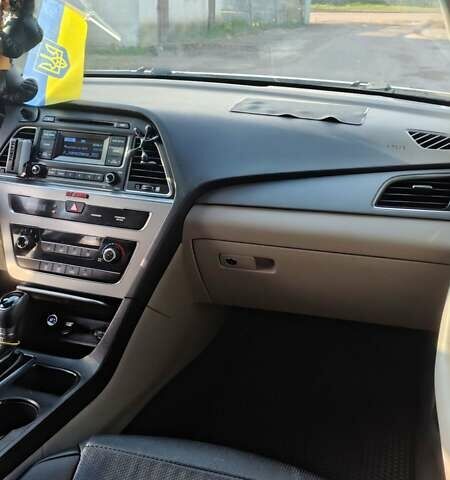 Білий Хендай Соната, об'ємом двигуна 2.36 л та пробігом 220 тис. км за 8100 $, фото 13 на Automoto.ua