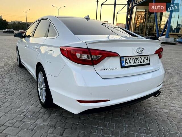 Білий Хендай Соната, об'ємом двигуна 2.36 л та пробігом 144 тис. км за 10900 $, фото 10 на Automoto.ua