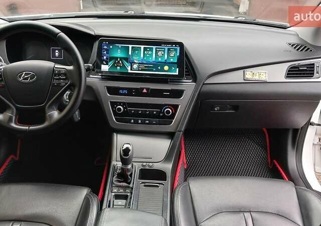 Хендай Соната 2014 в Запорожье на Automoto.ua Белый Хендай Соната, объемом двигателя 2 л и пробегом 138 тыс. км за 16007 $, фото 14 на Automoto.ua