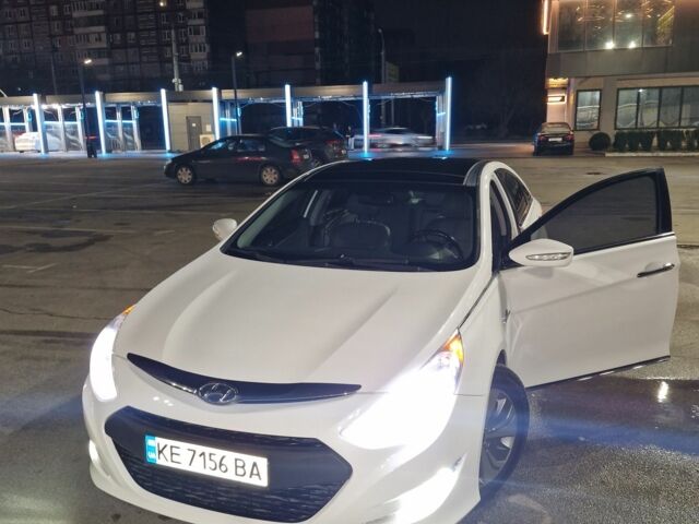 Білий Хендай Соната, об'ємом двигуна 2 л та пробігом 120 тис. км за 11600 $, фото 4 на Automoto.ua