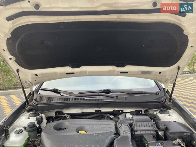 Білий Хендай Соната, об'ємом двигуна 2 л та пробігом 230 тис. км за 7500 $, фото 25 на Automoto.ua