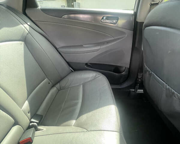 Білий Хендай Соната, об'ємом двигуна 2.36 л та пробігом 138 тис. км за 11000 $, фото 12 на Automoto.ua