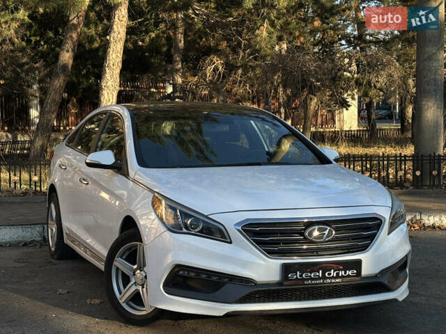 Белый Хендай Соната, объемом двигателя 2 л и пробегом 141 тыс. км за 11499 $, фото 1 на Automoto.ua