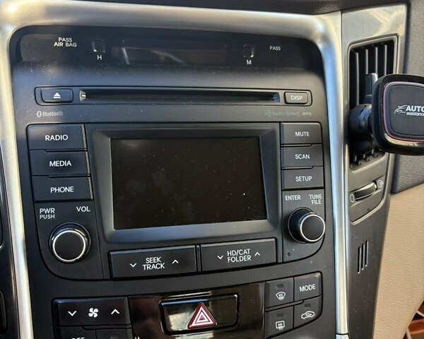 Білий Хендай Соната, об'ємом двигуна 2.4 л та пробігом 235 тис. км за 10000 $, фото 17 на Automoto.ua