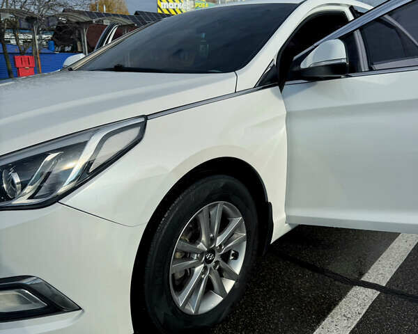 Білий Хендай Соната, об'ємом двигуна 2 л та пробігом 210 тис. км за 10200 $, фото 6 на Automoto.ua