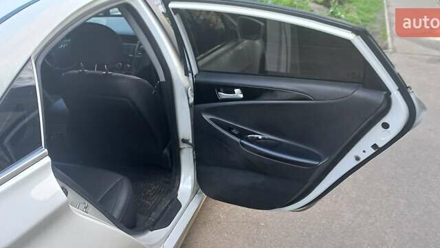 Белый Хендай Соната, объемом двигателя 2 л и пробегом 289 тыс. км за 9500 $, фото 11 на Automoto.ua