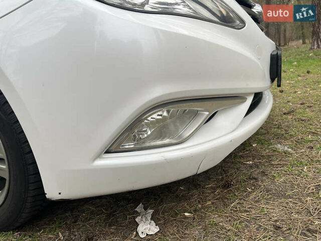 Белый Хендай Соната, объемом двигателя 2 л и пробегом 603 тыс. км за 7800 $, фото 37 на Automoto.ua
