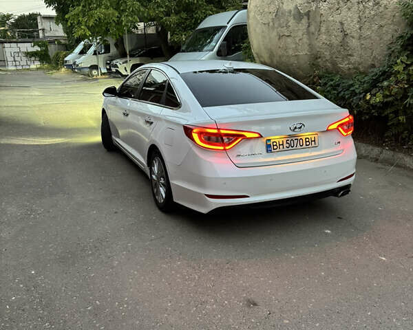 Білий Хендай Соната, об'ємом двигуна 2 л та пробігом 262 тис. км за 12700 $, фото 5 на Automoto.ua