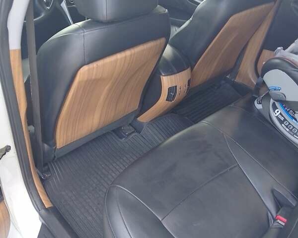 Белый Хендай Соната, объемом двигателя 2 л и пробегом 380 тыс. км за 6500 $, фото 2 на Automoto.ua