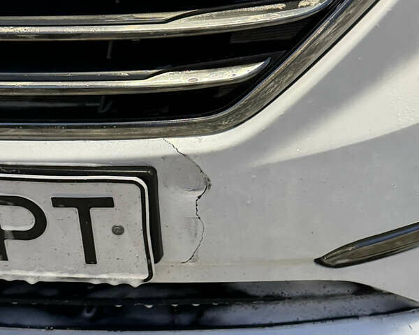 Белый Хендай Соната, объемом двигателя 2 л и пробегом 356 тыс. км за 9000 $, фото 1 на Automoto.ua