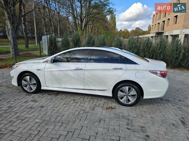 Хендай Соната 2014 у Рівному на Automoto.ua Білий Хендай Соната, об'ємом двигуна 2.36 л та пробігом 225 тис. км за 10300 $, фото 2 на Automoto.ua