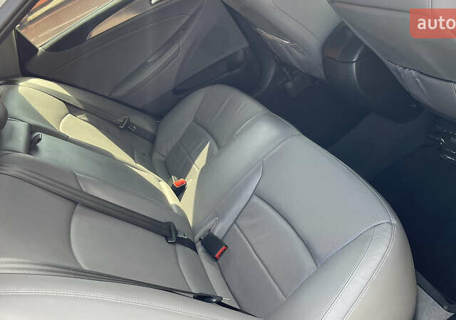 Белый Хендай Соната, объемом двигателя 2.4 л и пробегом 83 тыс. км за 12000 $, фото 17 на Automoto.ua