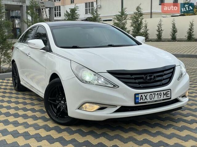 Білий Хендай Соната, об'ємом двигуна 2 л та пробігом 230 тис. км за 7500 $, фото 10 на Automoto.ua