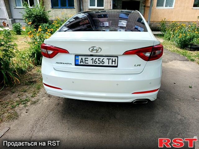 Белый Хендай Соната, объемом двигателя 2 л и пробегом 182 тыс. км за 9000 $, фото 2 на Automoto.ua