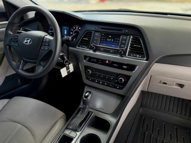 Белый Хендай Соната, объемом двигателя 2.4 л и пробегом 160 тыс. км за 9599 $, фото 16 на Automoto.ua