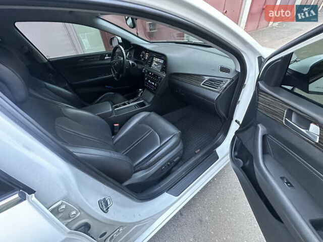 Білий Хендай Соната, об'ємом двигуна 2 л та пробігом 262 тис. км за 12700 $, фото 8 на Automoto.ua