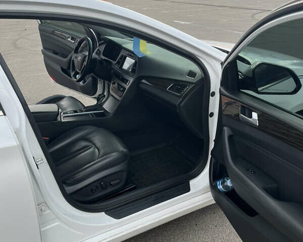 Білий Хендай Соната, об'ємом двигуна 2 л та пробігом 176 тис. км за 12500 $, фото 9 на Automoto.ua