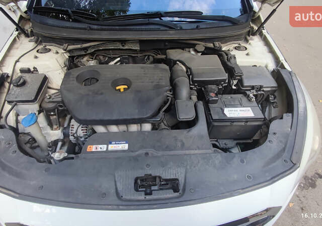 Білий Хендай Соната, об'ємом двигуна 2 л та пробігом 188 тис. км за 13300 $, фото 12 на Automoto.ua