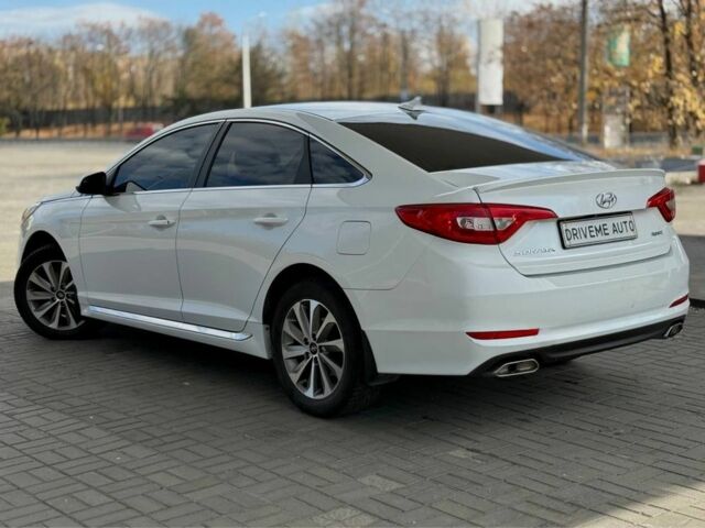 Белый Хендай Соната, объемом двигателя 2.4 л и пробегом 160 тыс. км за 9599 $, фото 6 на Automoto.ua