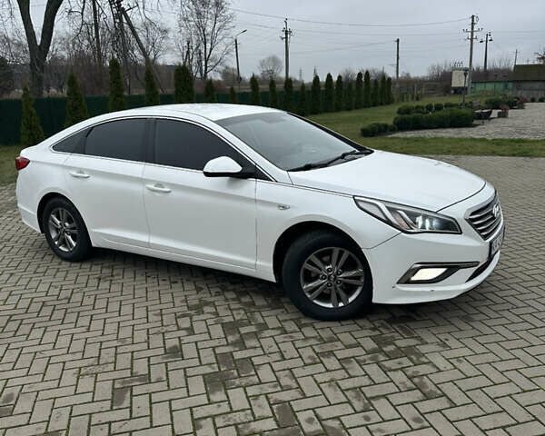 Белый Хендай Соната, объемом двигателя 2 л и пробегом 280 тыс. км за 9999 $, фото 9 на Automoto.ua
