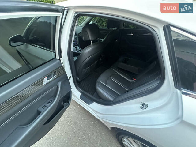 Білий Хендай Соната, об'ємом двигуна 2 л та пробігом 262 тис. км за 12700 $, фото 9 на Automoto.ua