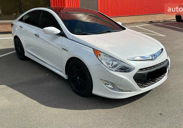 Белый Хендай Соната, объемом двигателя 2.4 л и пробегом 83 тыс. км за 12000 $, фото 3 на Automoto.ua