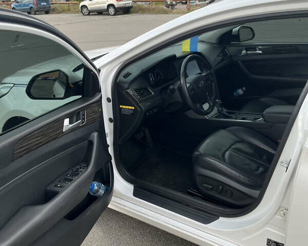 Білий Хендай Соната, об'ємом двигуна 2 л та пробігом 176 тис. км за 12500 $, фото 6 на Automoto.ua