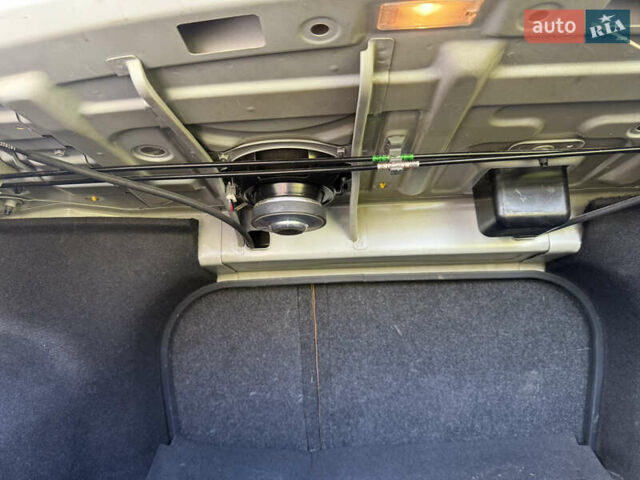 Білий Хендай Соната, об'ємом двигуна 2.36 л та пробігом 132 тис. км за 12000 $, фото 19 на Automoto.ua