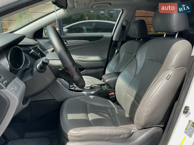 Білий Хендай Соната, об'ємом двигуна 2.36 л та пробігом 160 тис. км за 9950 $, фото 26 на Automoto.ua