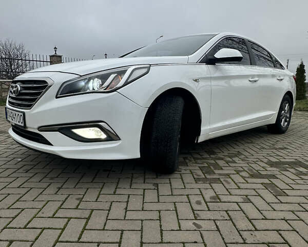 Белый Хендай Соната, объемом двигателя 2 л и пробегом 280 тыс. км за 9999 $, фото 10 на Automoto.ua