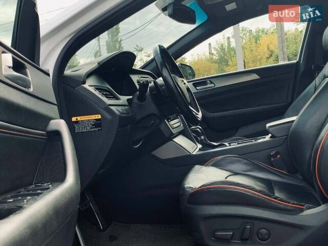 Белый Хендай Соната, объемом двигателя 2 л и пробегом 135 тыс. км за 11799 $, фото 24 на Automoto.ua