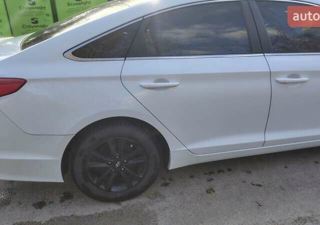 Білий Хендай Соната, об'ємом двигуна 2.36 л та пробігом 220 тис. км за 8100 $, фото 11 на Automoto.ua