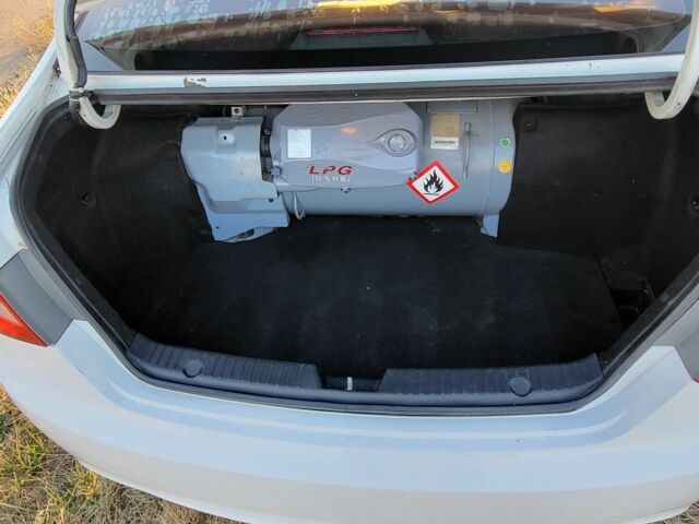 Белый Хендай Соната, объемом двигателя 2 л и пробегом 181 тыс. км за 7600 $, фото 4 на Automoto.ua