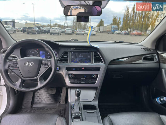 Білий Хендай Соната, об'ємом двигуна 2 л та пробігом 176 тис. км за 12500 $, фото 8 на Automoto.ua