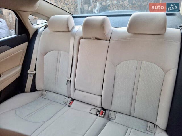 Белый Хендай Соната, объемом двигателя 2.36 л и пробегом 168 тыс. км за 10000 $, фото 3 на Automoto.ua